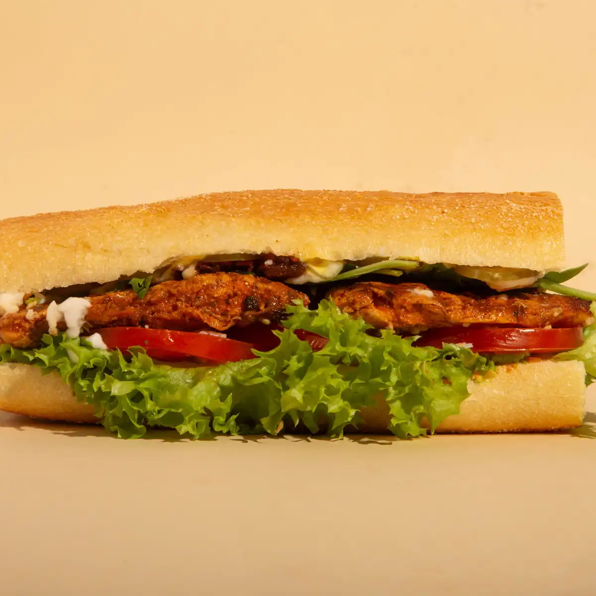 ساندويتش صدور الدجاج بخبز الباغيت